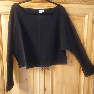 Gap cropped ribbed knit top. Size L black very good condition worn once
